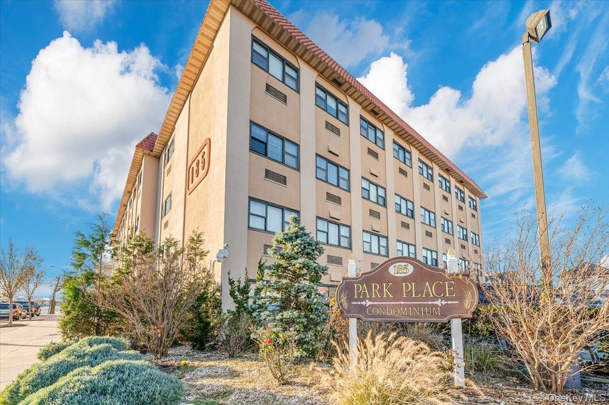 185 W Park Avenue, Unit 201