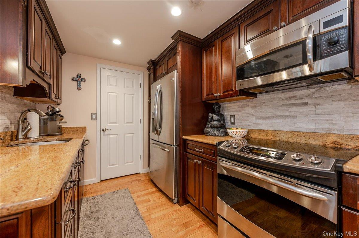 185 W Park Avenue, Unit 201 photo 9