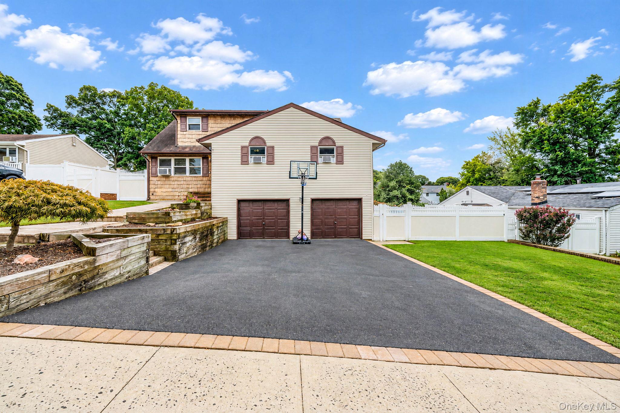 12 Carston Street – For Sale photo 2