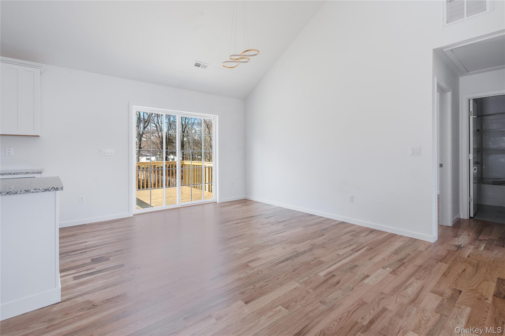 157 S Quaker Lane – For Sale photo 5