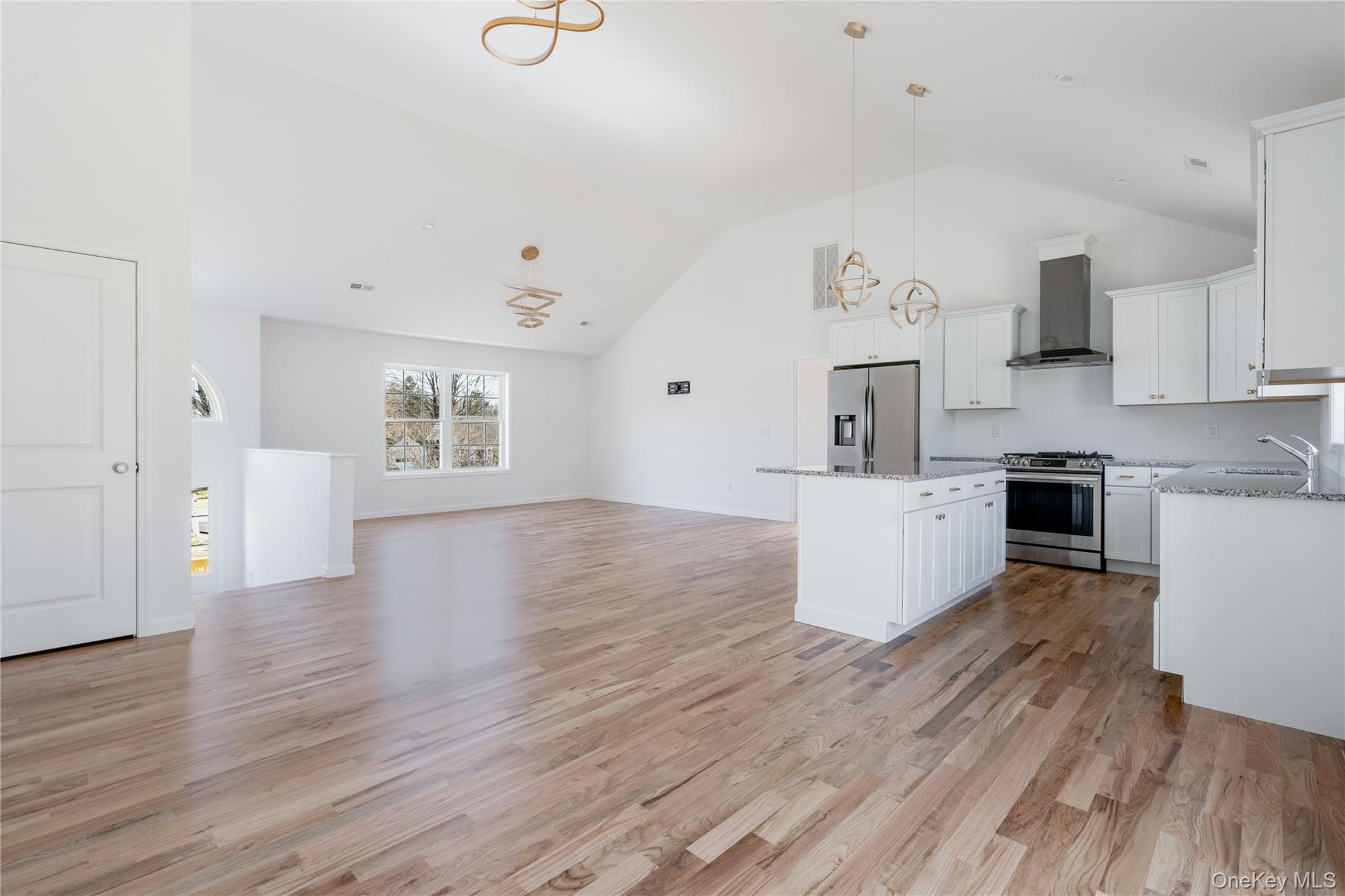 157 S Quaker Lane – For Sale photo 4