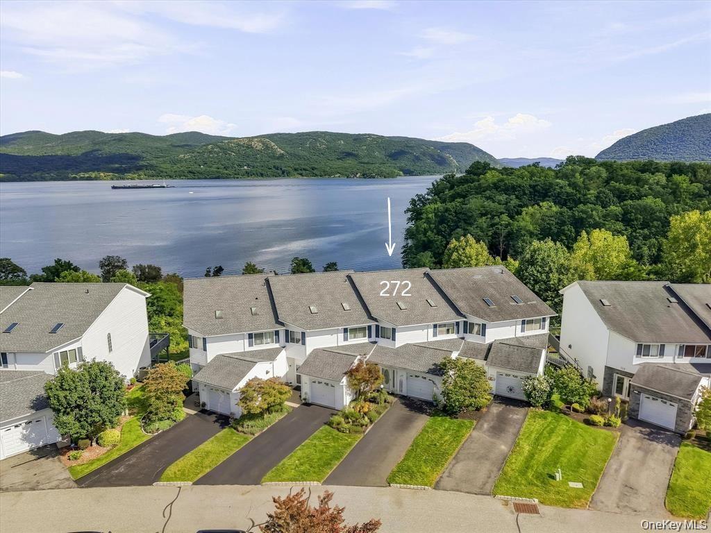 272 Tamerisk Lane – For Sale