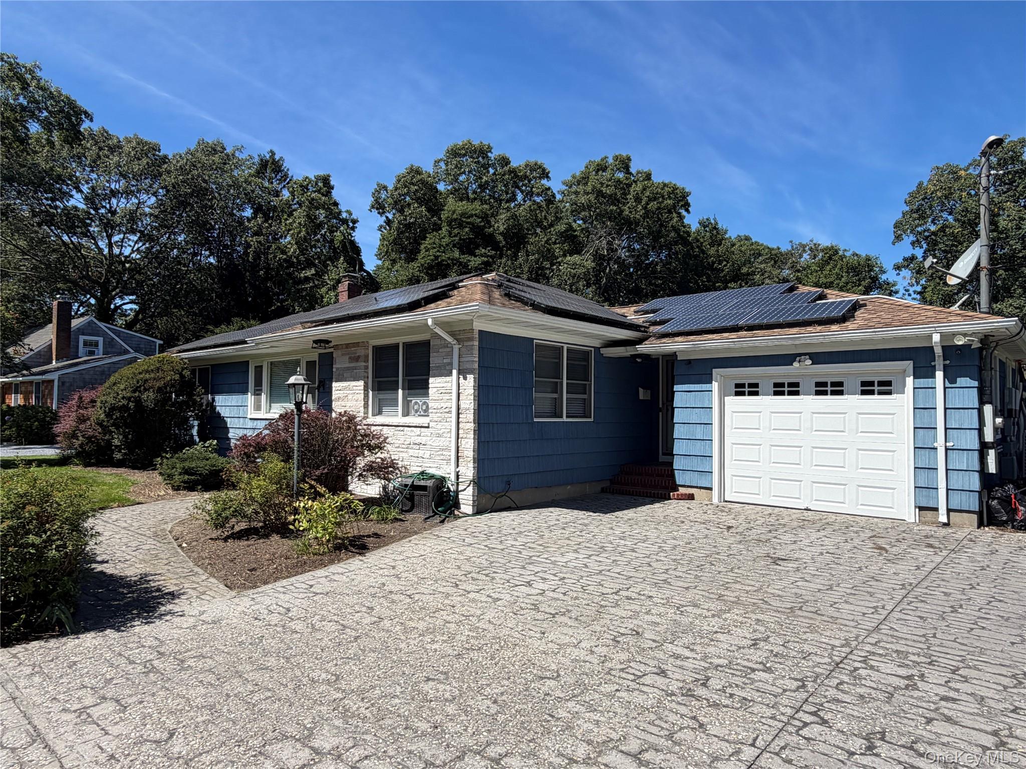 220 Hubbard Avenue – For Sale photo 2