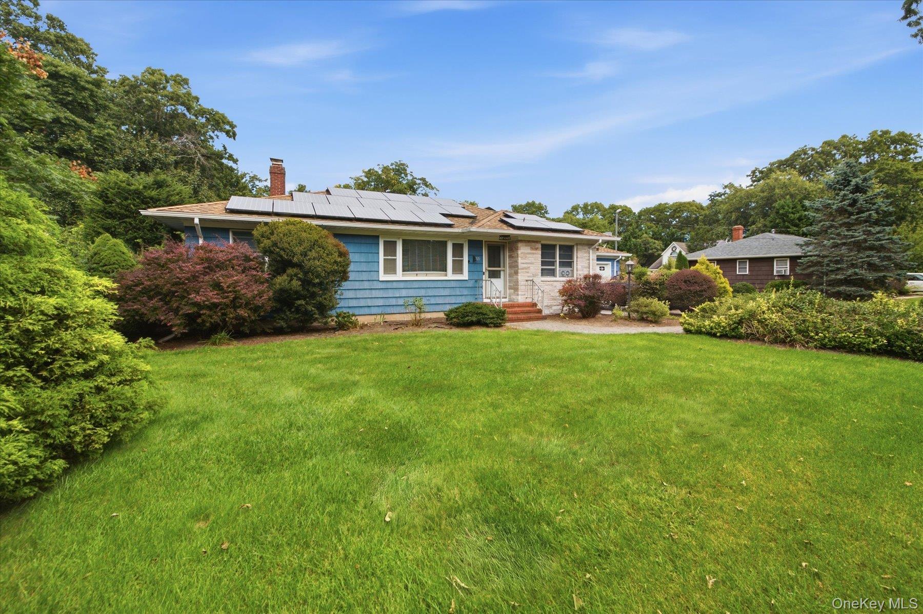 220 Hubbard Avenue – For Sale