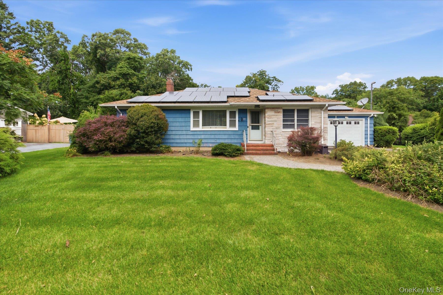 220 Hubbard Avenue – For Sale photo 3