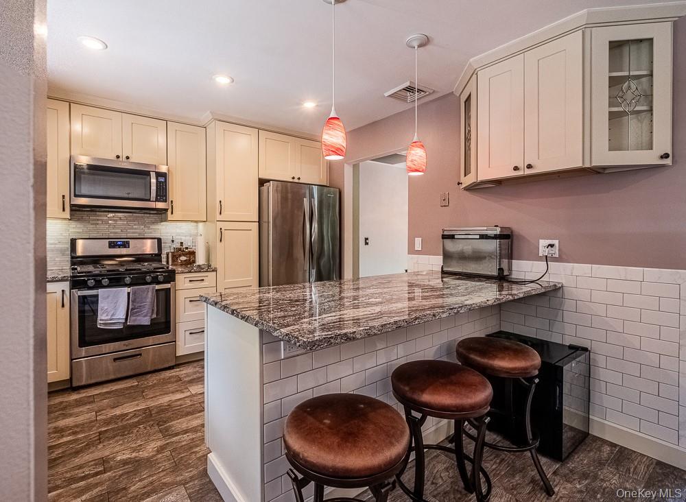 8 W Caroline Drive W – For Sale photo 9