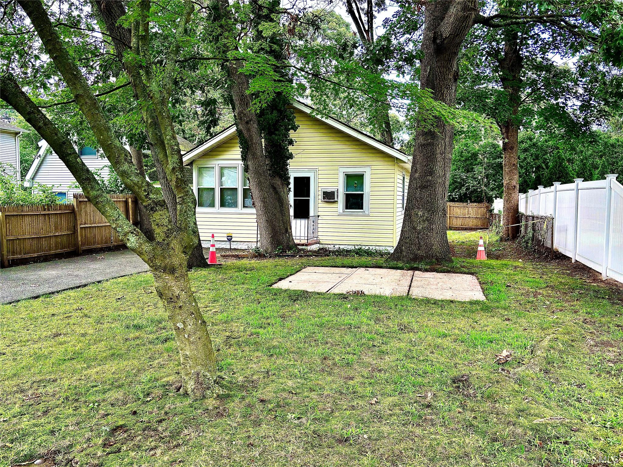 103 Maple Street S – For Sale
