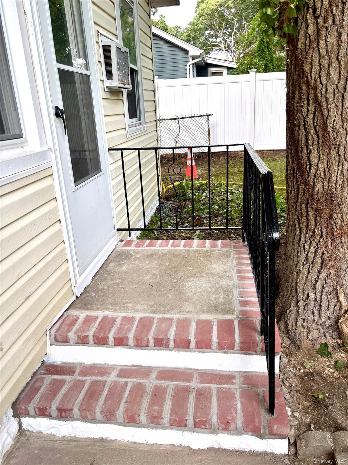 103 Maple Street S – For Sale photo 2