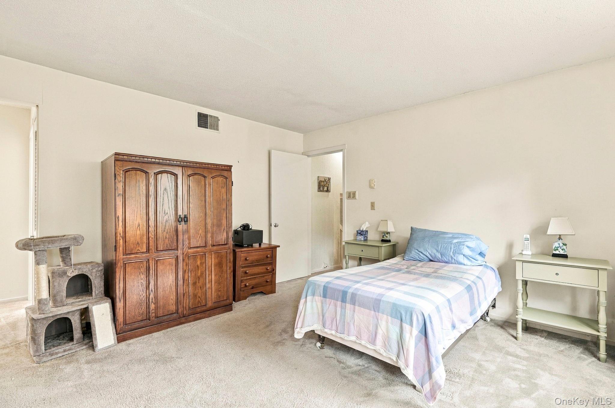 154 Heritage Hills, Unit B photo 15