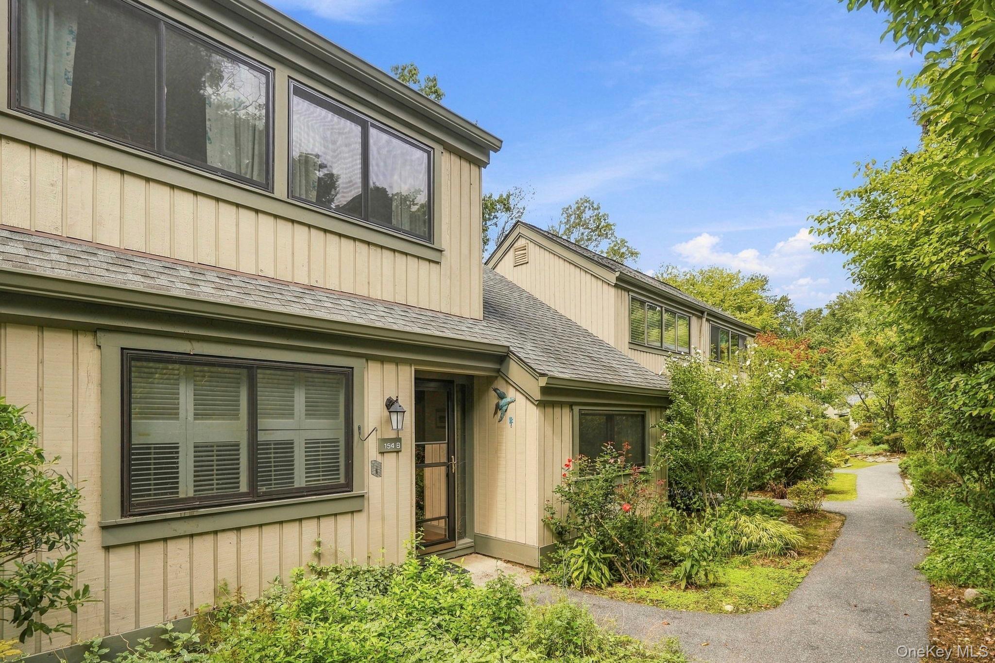154 Heritage Hills, Unit B photo 3