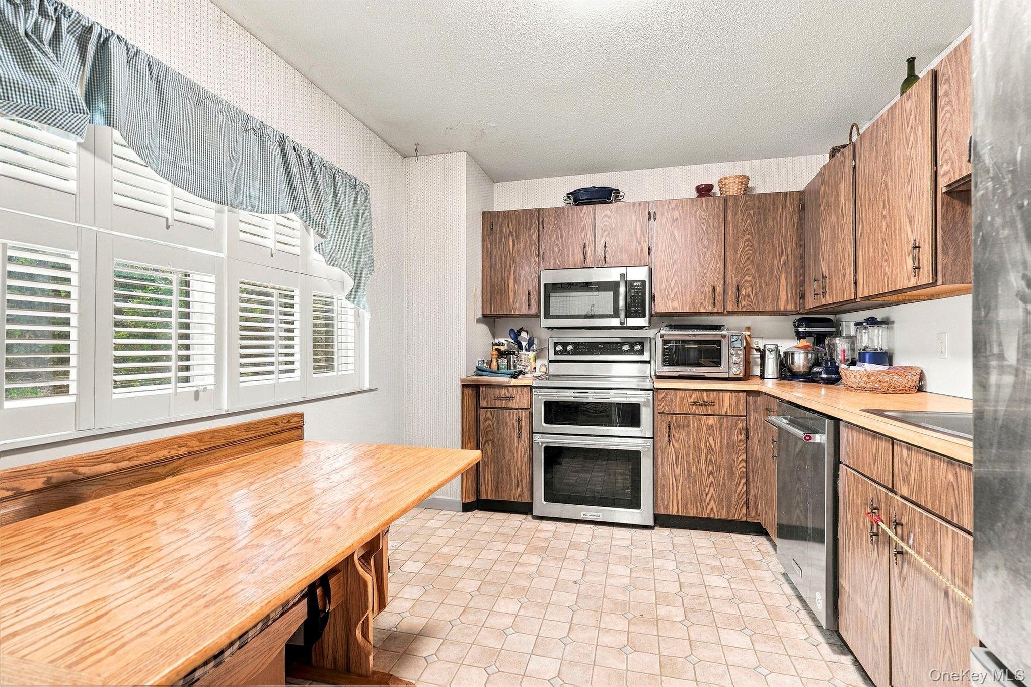 154 Heritage Hills, Unit B photo 5