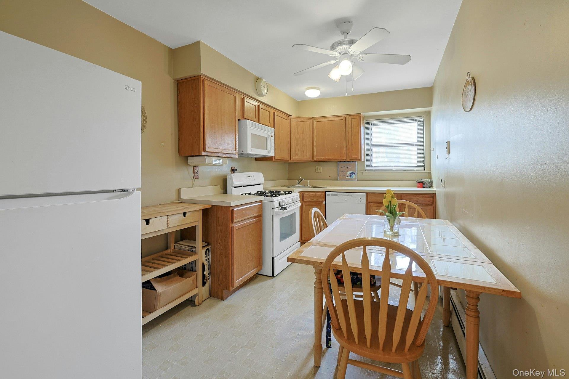 205 Sneden Place W, Unit 205 photo 9