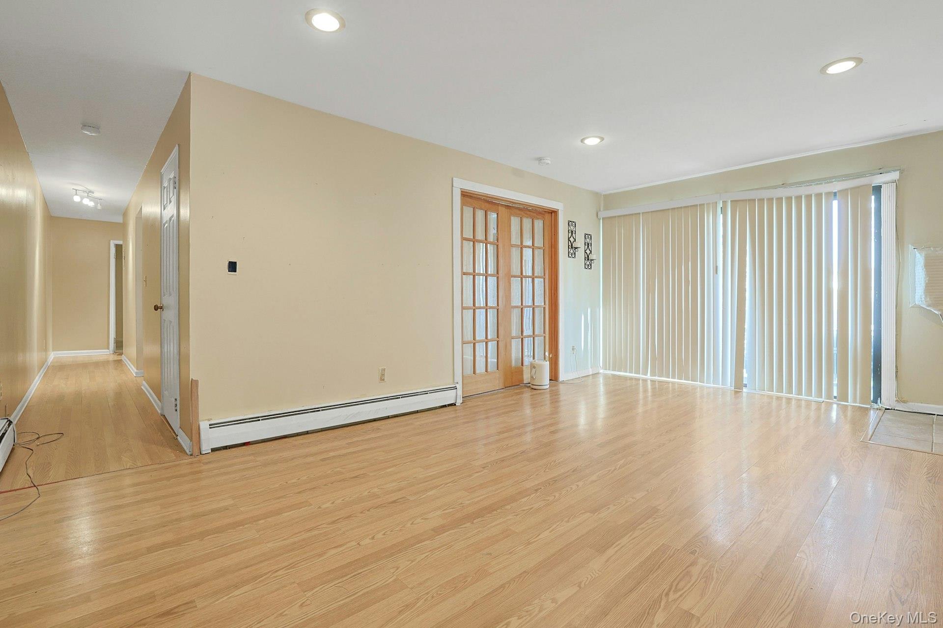205 Sneden Place W, Unit 205 photo 3
