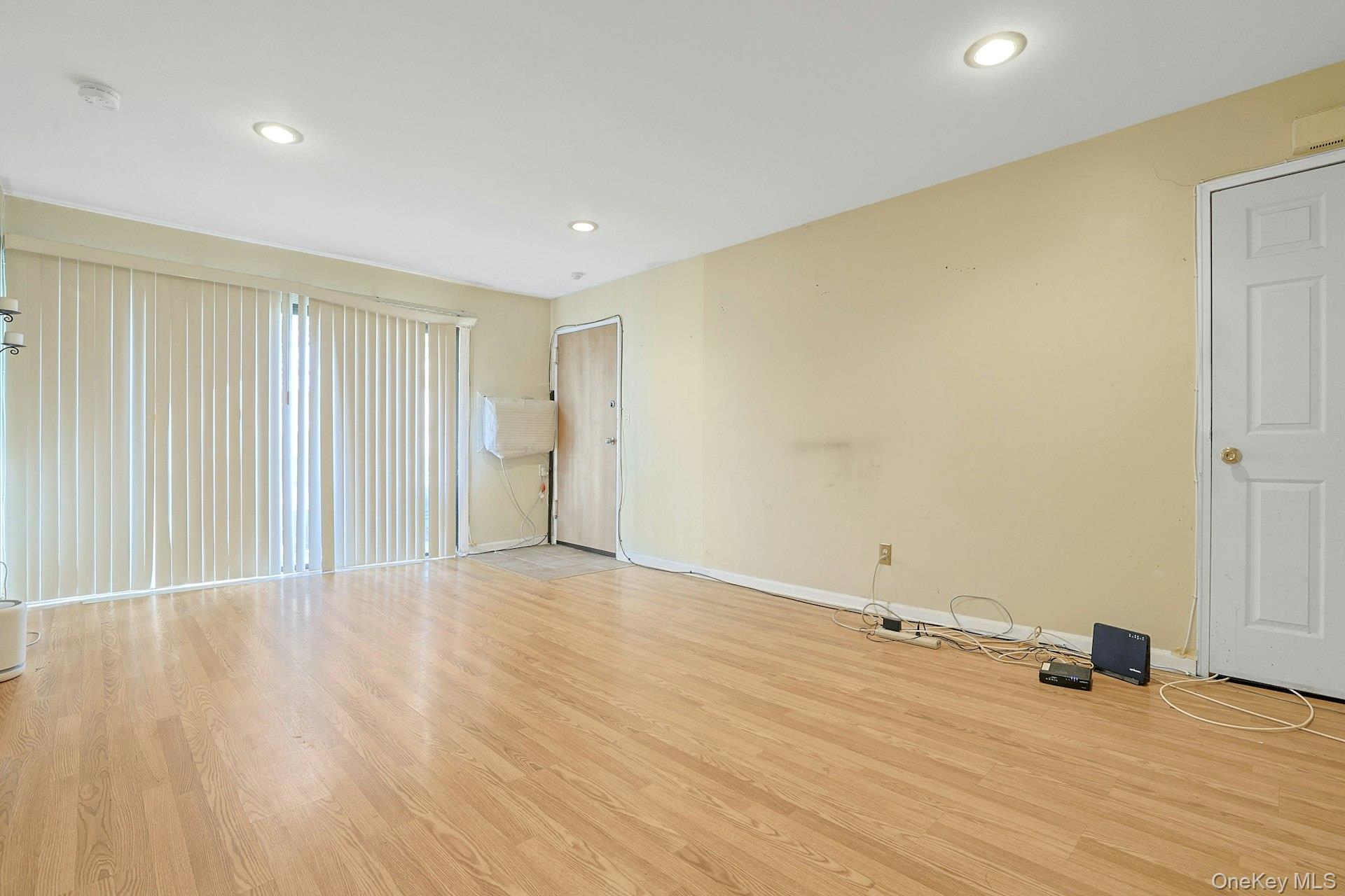 205 Sneden Place W, Unit 205 photo 4