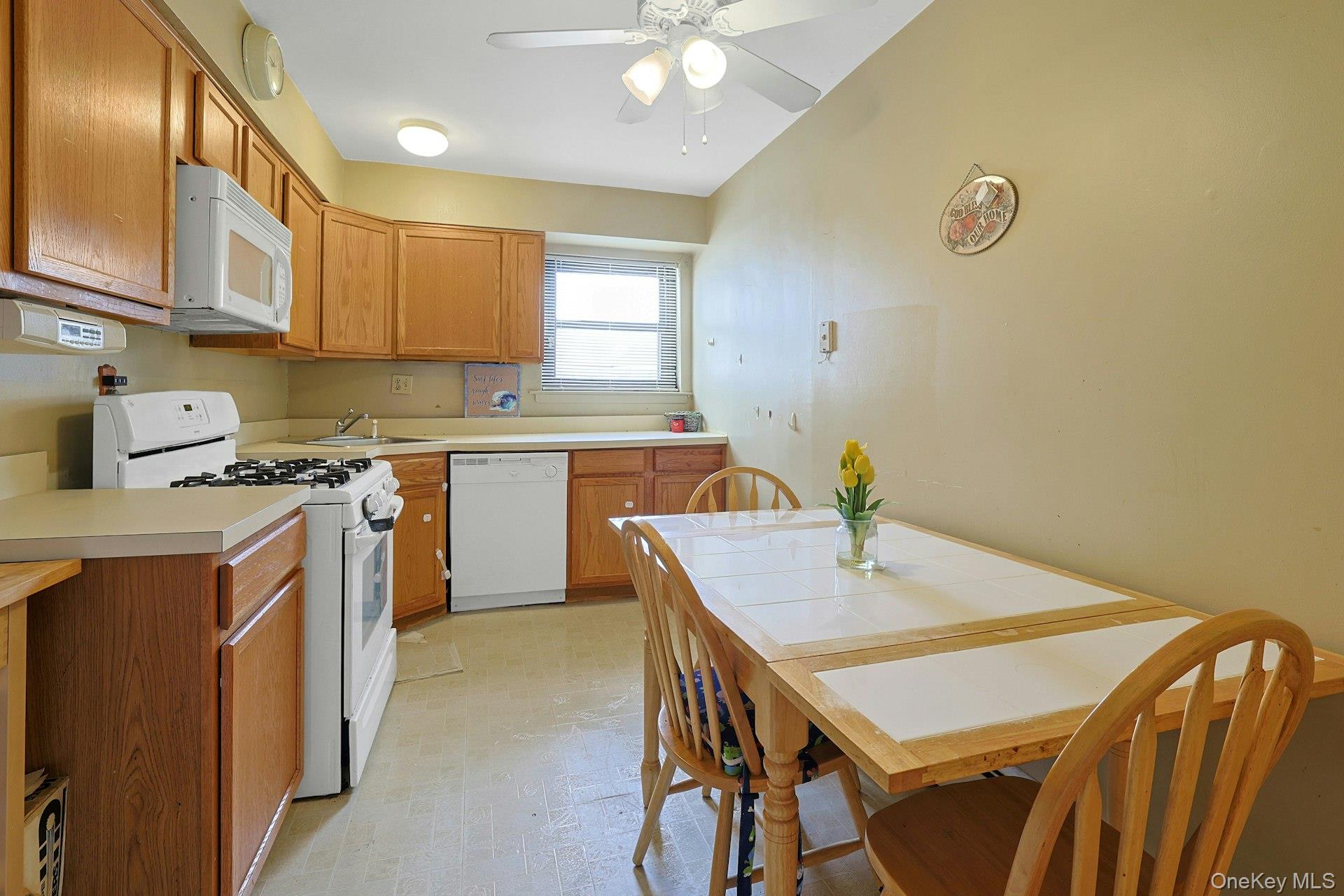 205 Sneden Place W, Unit 205 photo 10