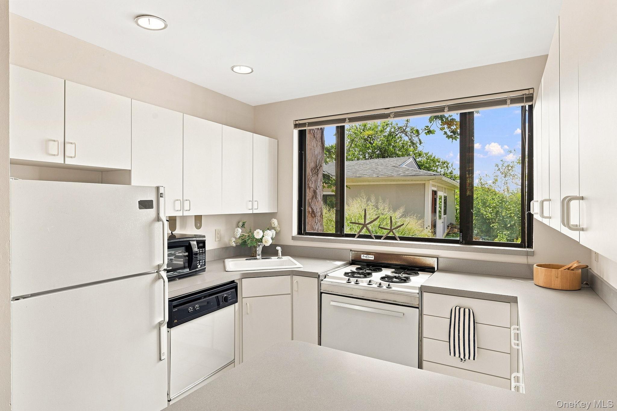 33 Tier Street, Unit E photo 10