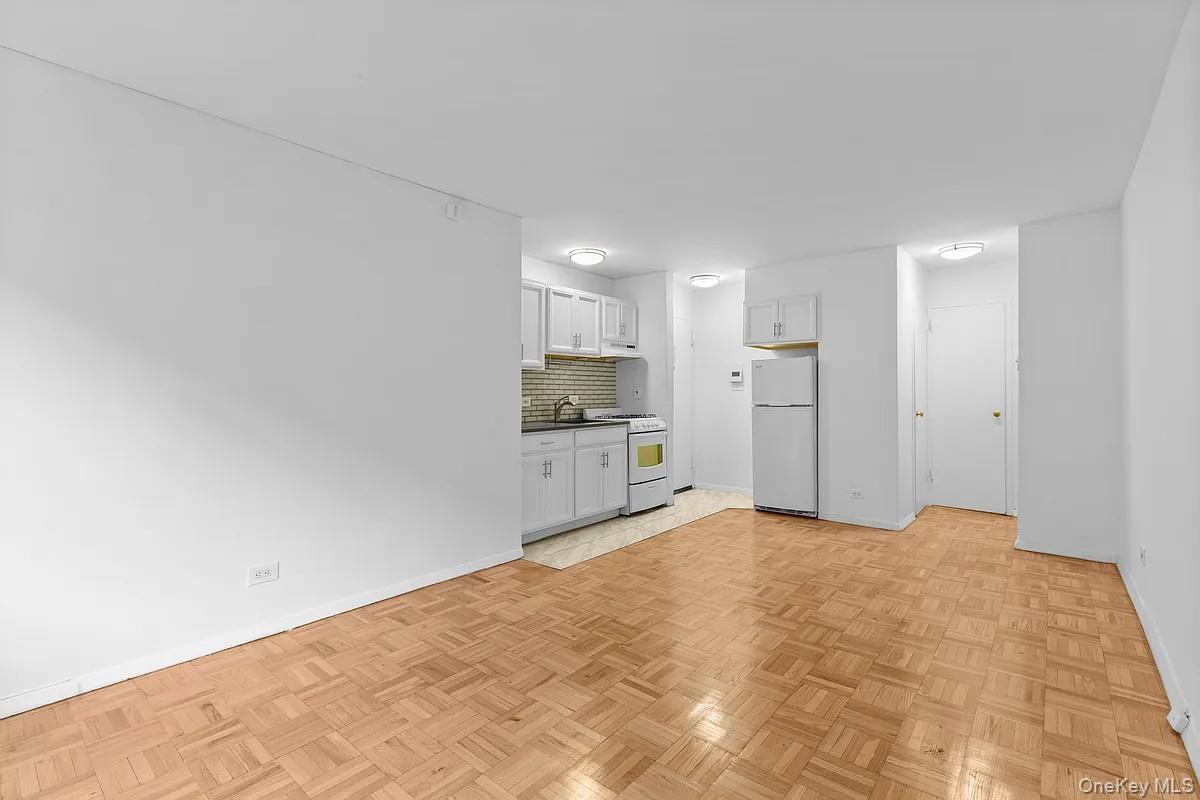 110 E 36th Street, Unit 1E photo 5