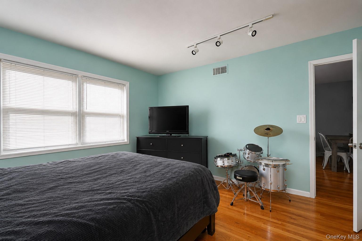 947 Bard Avenue – For Sale photo 23