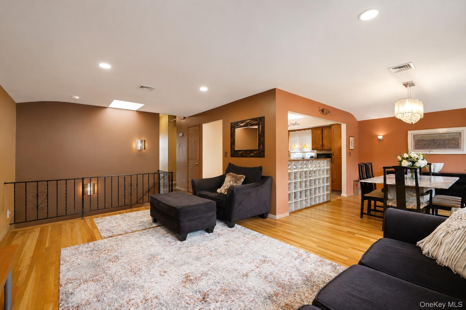 947 Bard Avenue – For Sale photo 4