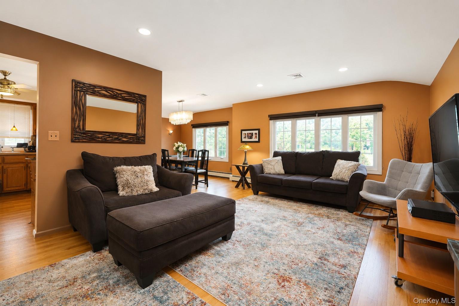 947 Bard Avenue – For Sale photo 3