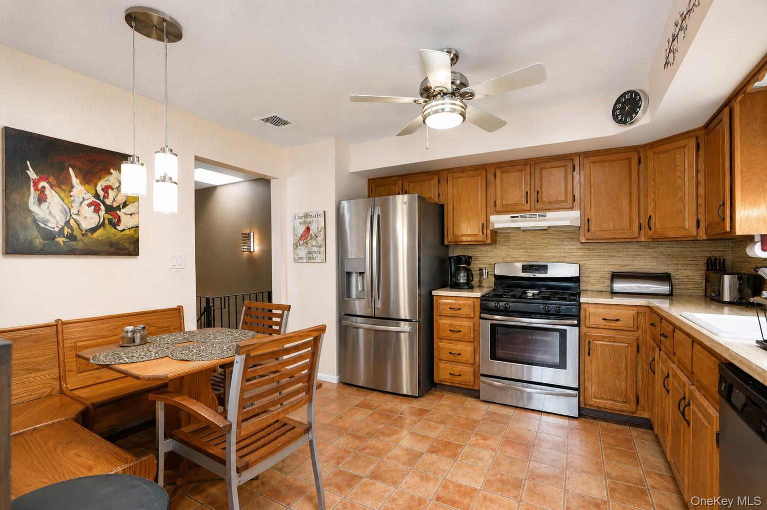 947 Bard Avenue – For Sale photo 7