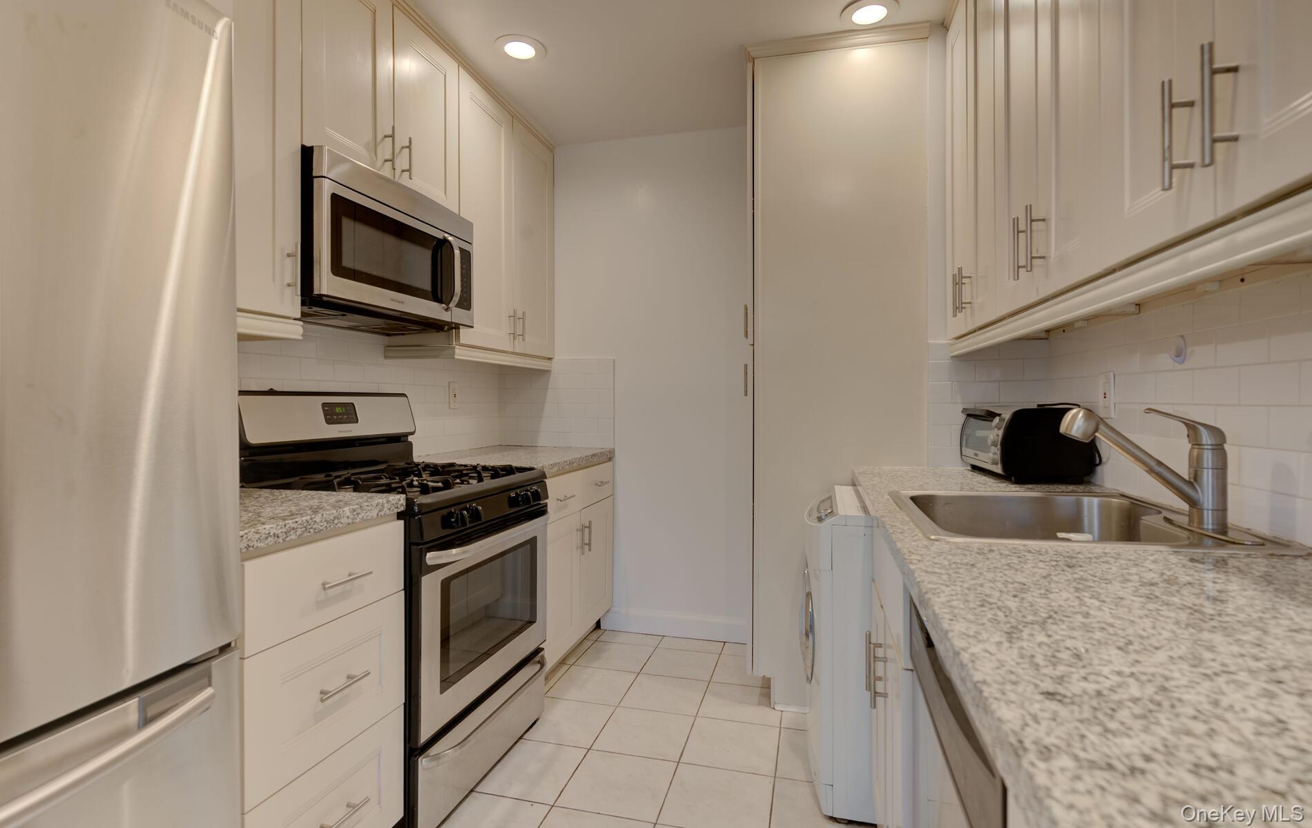 215 Middle Neck Road, Unit 2-2B photo 13