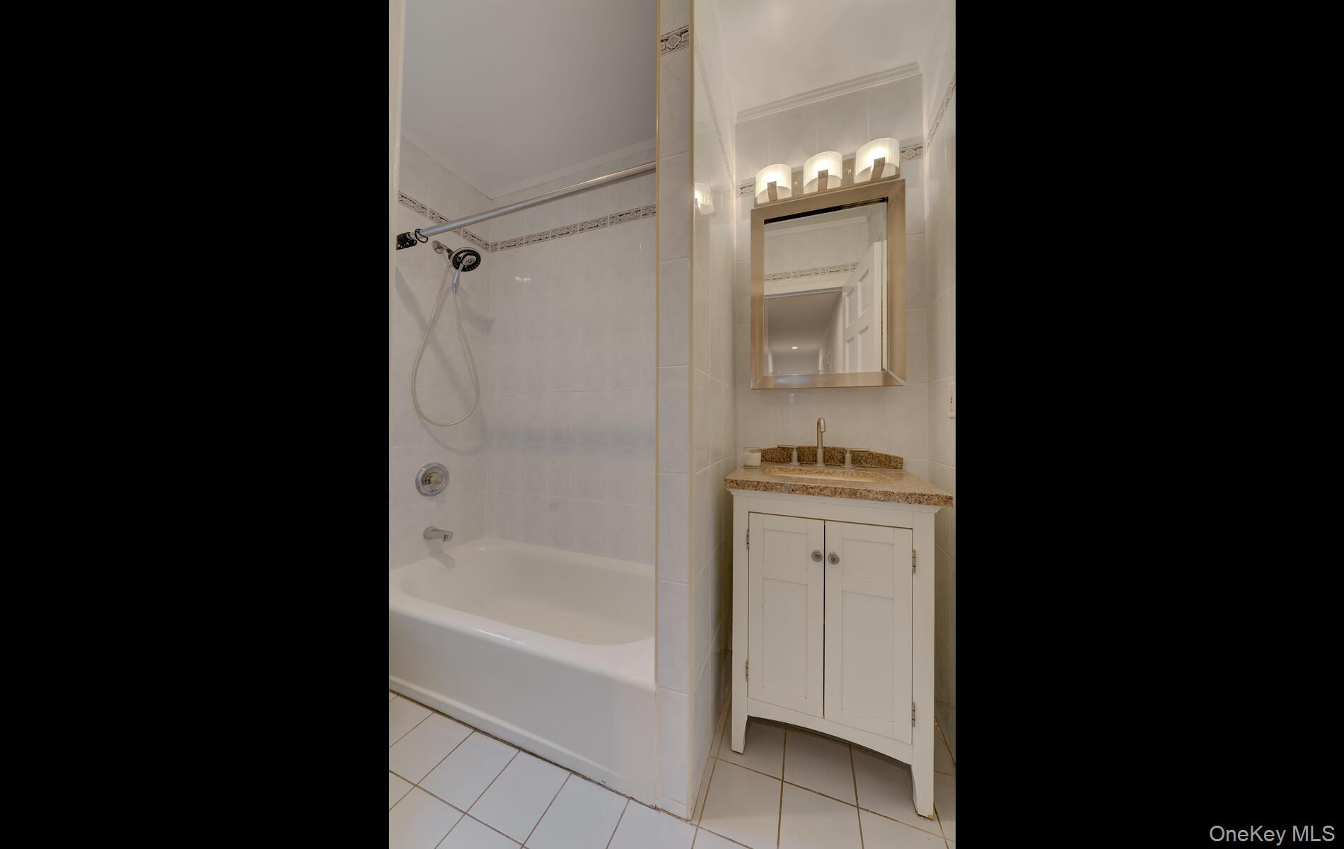 215 Middle Neck Road, Unit 2-2B photo 17