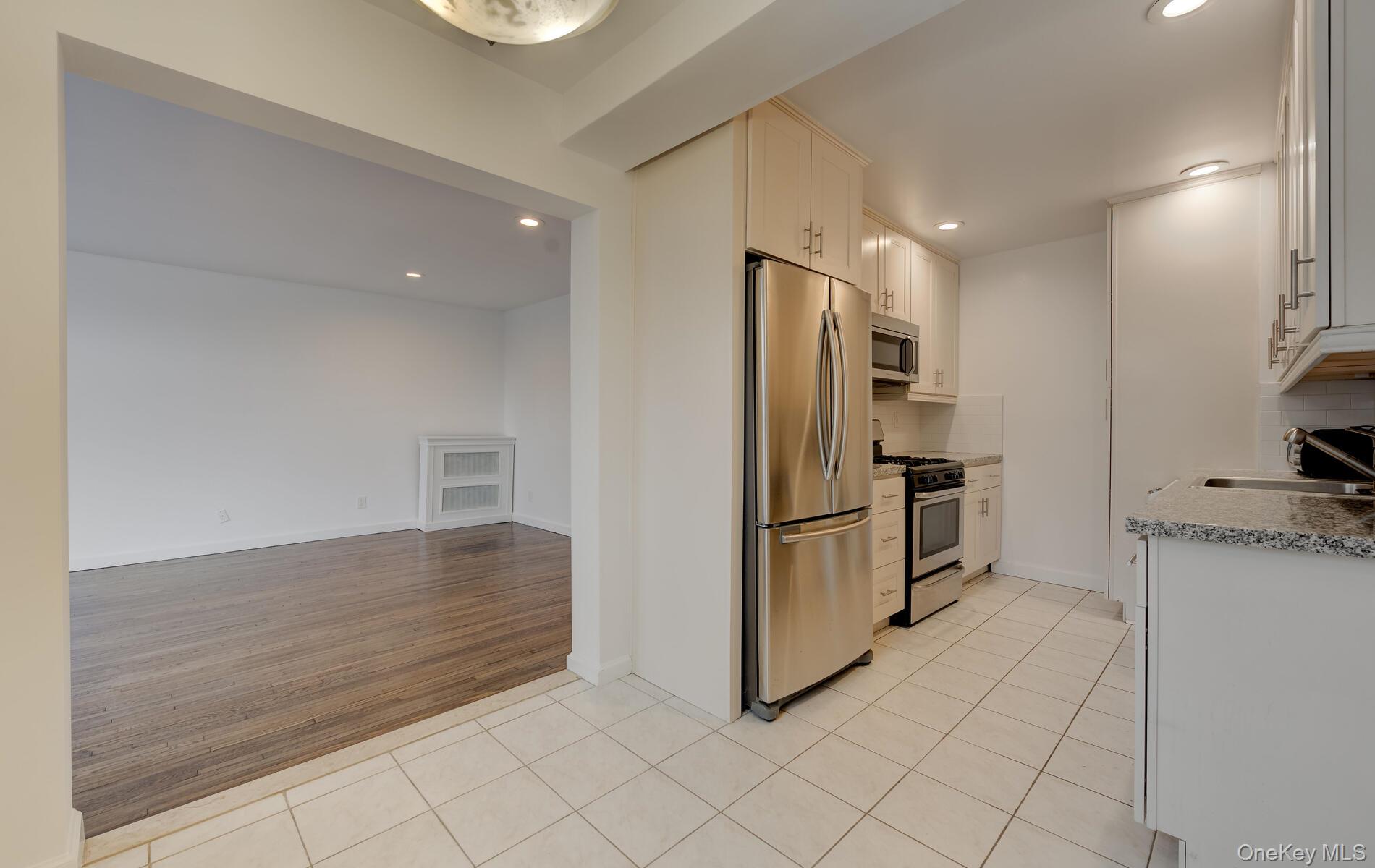 215 Middle Neck Road, Unit 2-2B photo 12