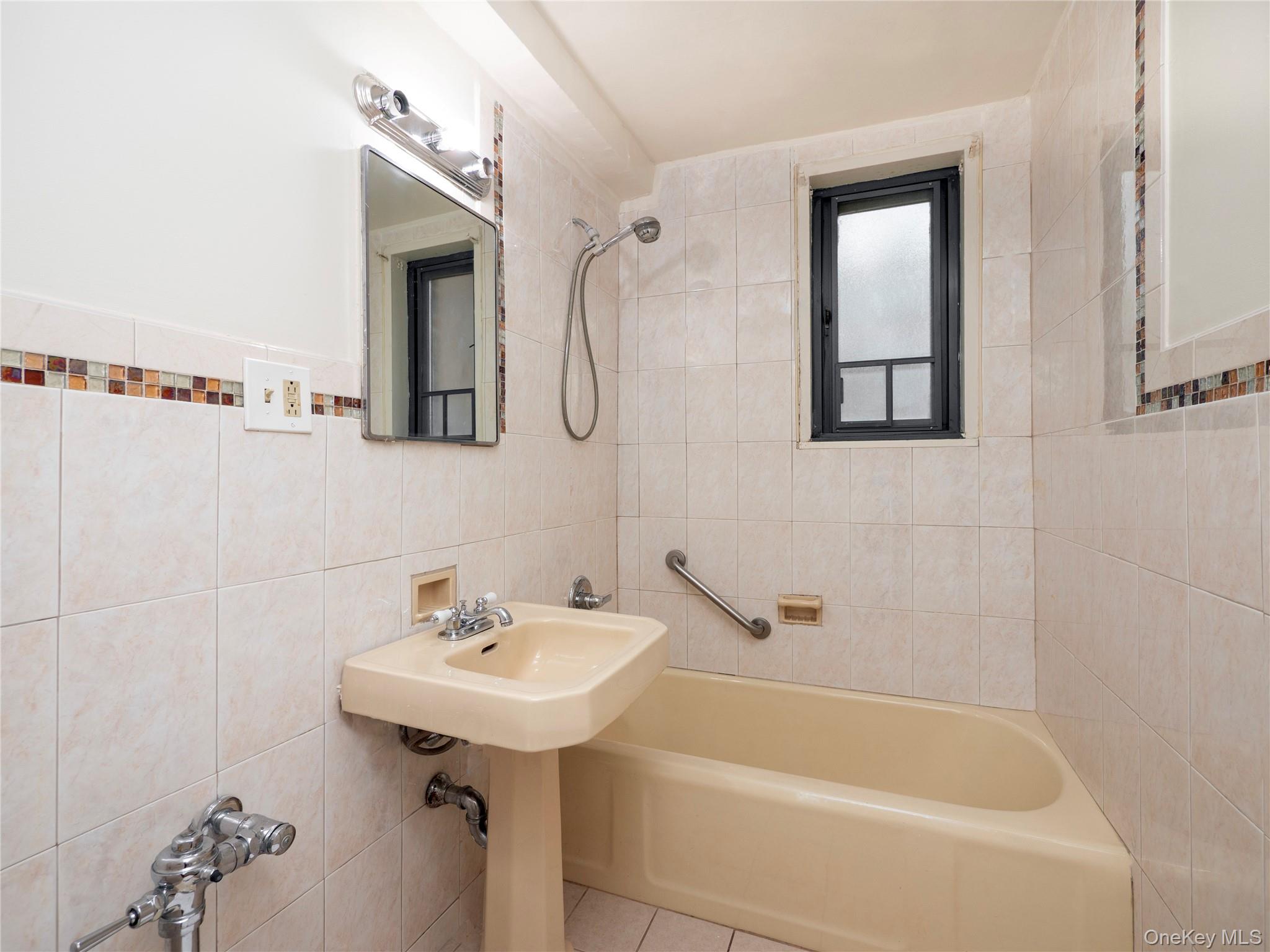 2150 E Tremont Avenue, Unit 4C photo 8