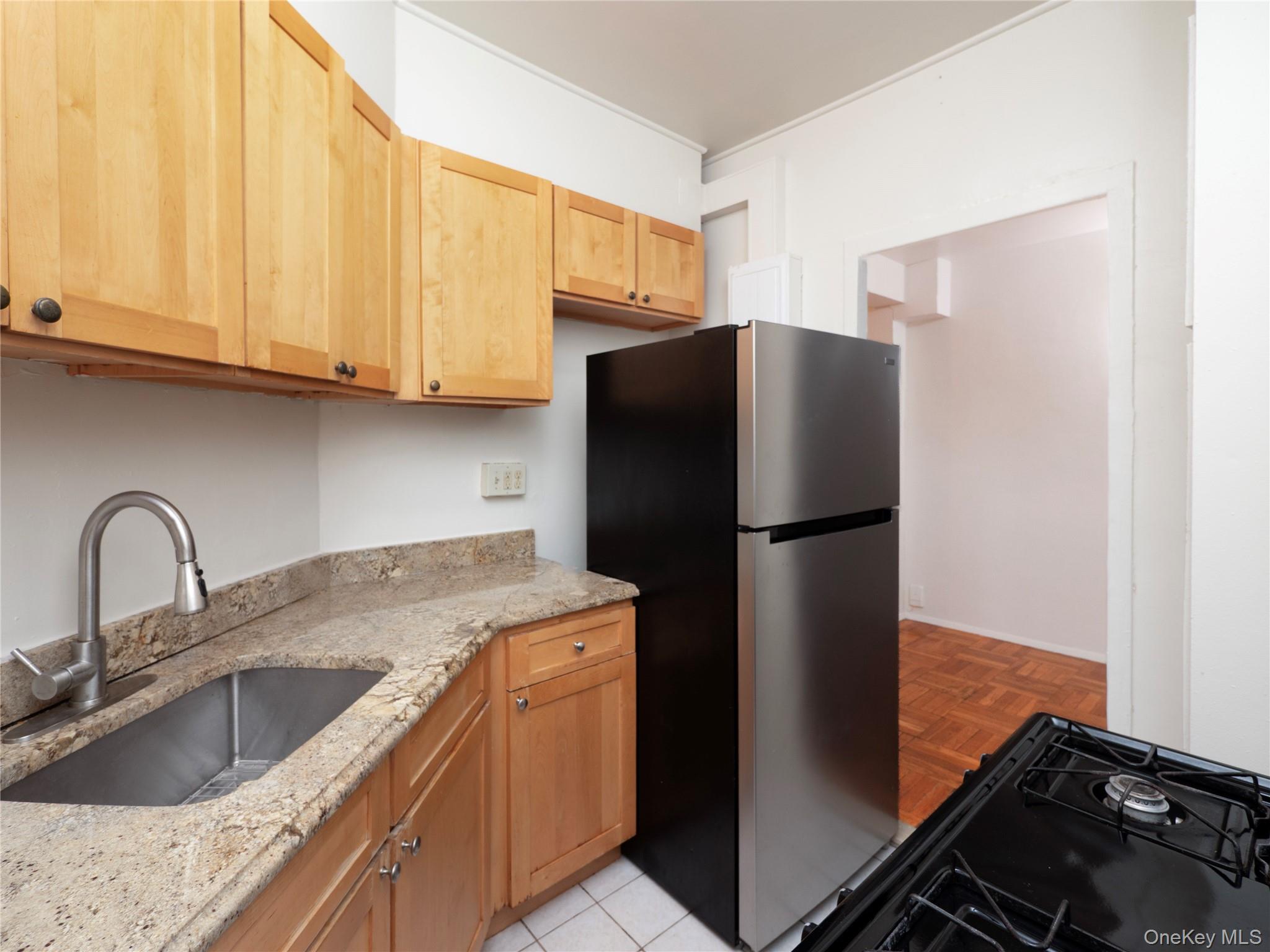 2150 E Tremont Avenue, Unit 4C photo 4