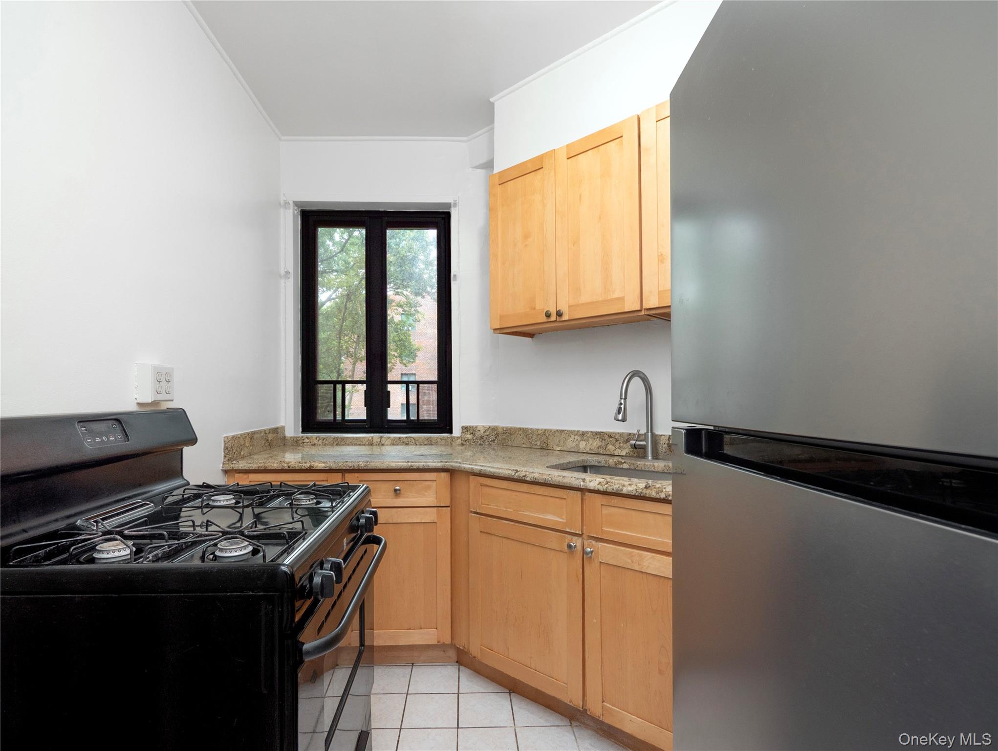 2150 E Tremont Avenue, Unit 4C photo 3