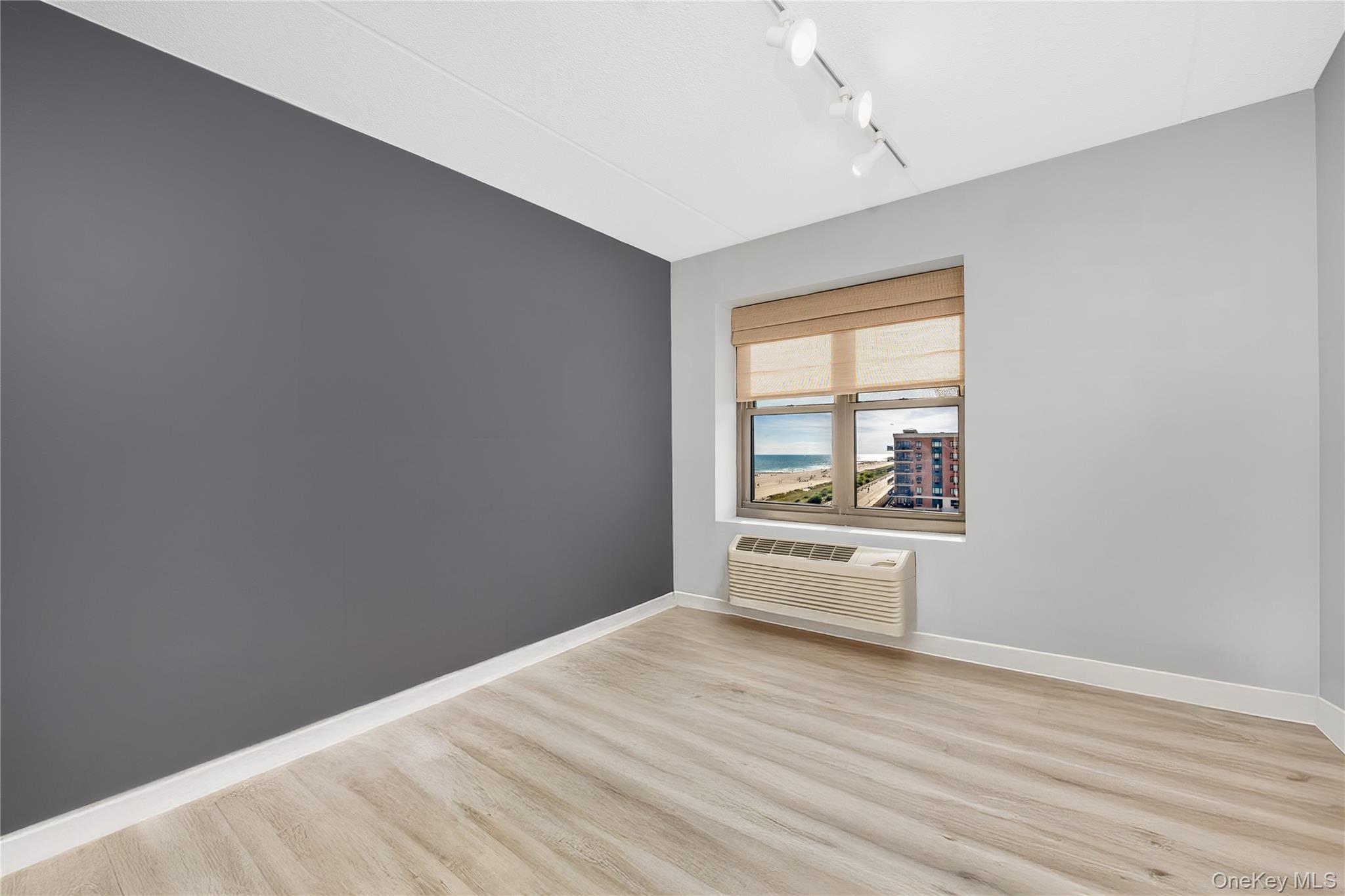 230 W Broadway, Unit 609 photo 24