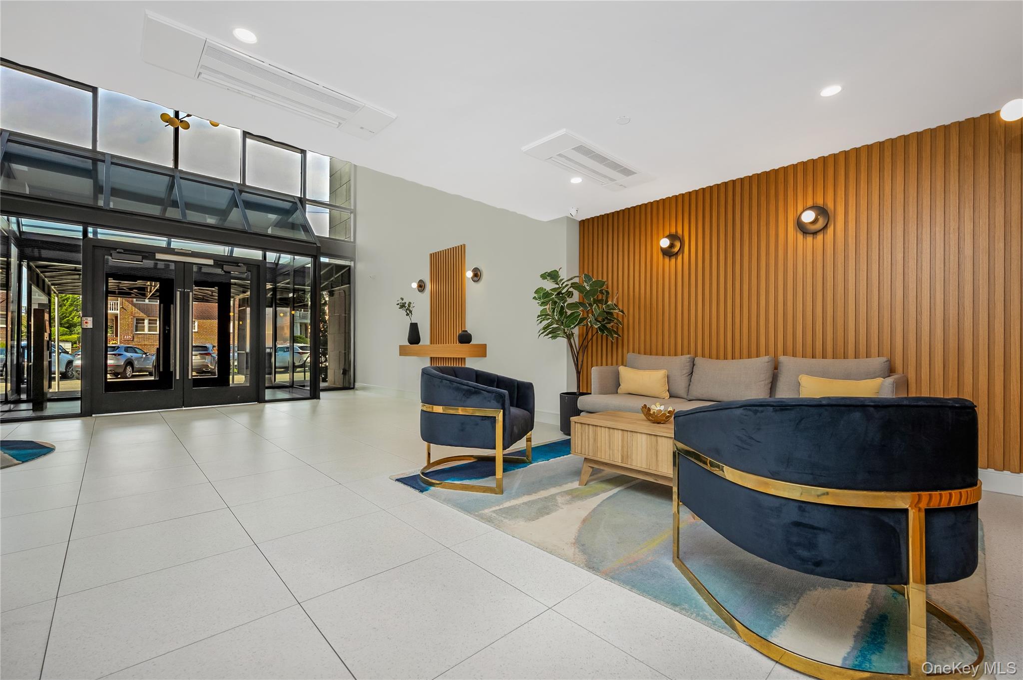 230 W Broadway, Unit 609 photo 3