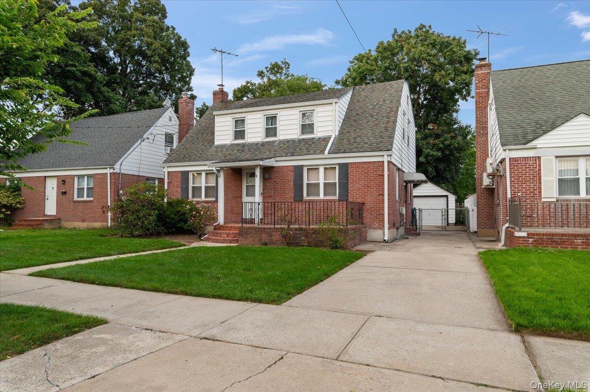 7607 Hewlett Street – For Sale photo 2