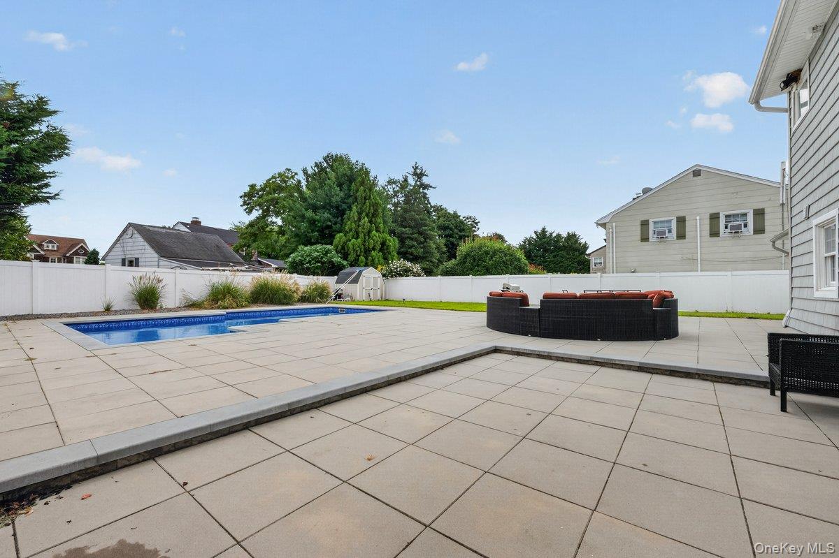 61 Carleton Avenue – For Sale photo 17