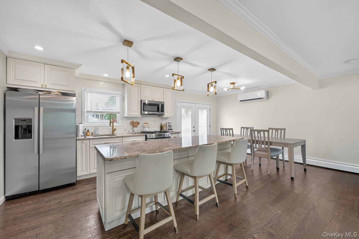 61 Carleton Avenue – For Sale photo 5