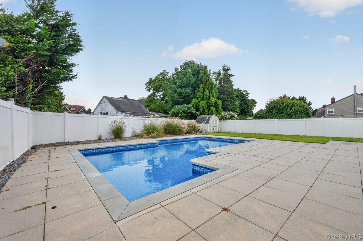 61 Carleton Avenue – For Sale photo 15