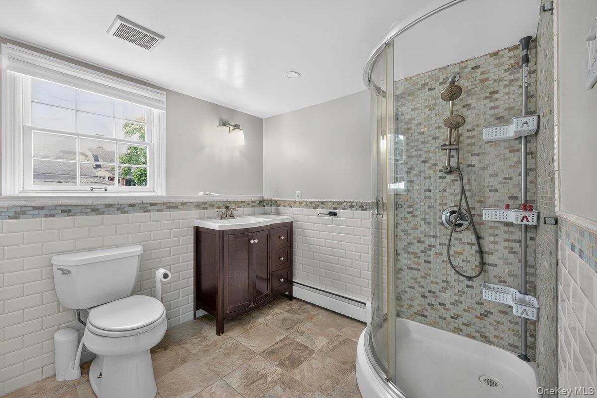 61 Carleton Avenue – For Sale photo 13