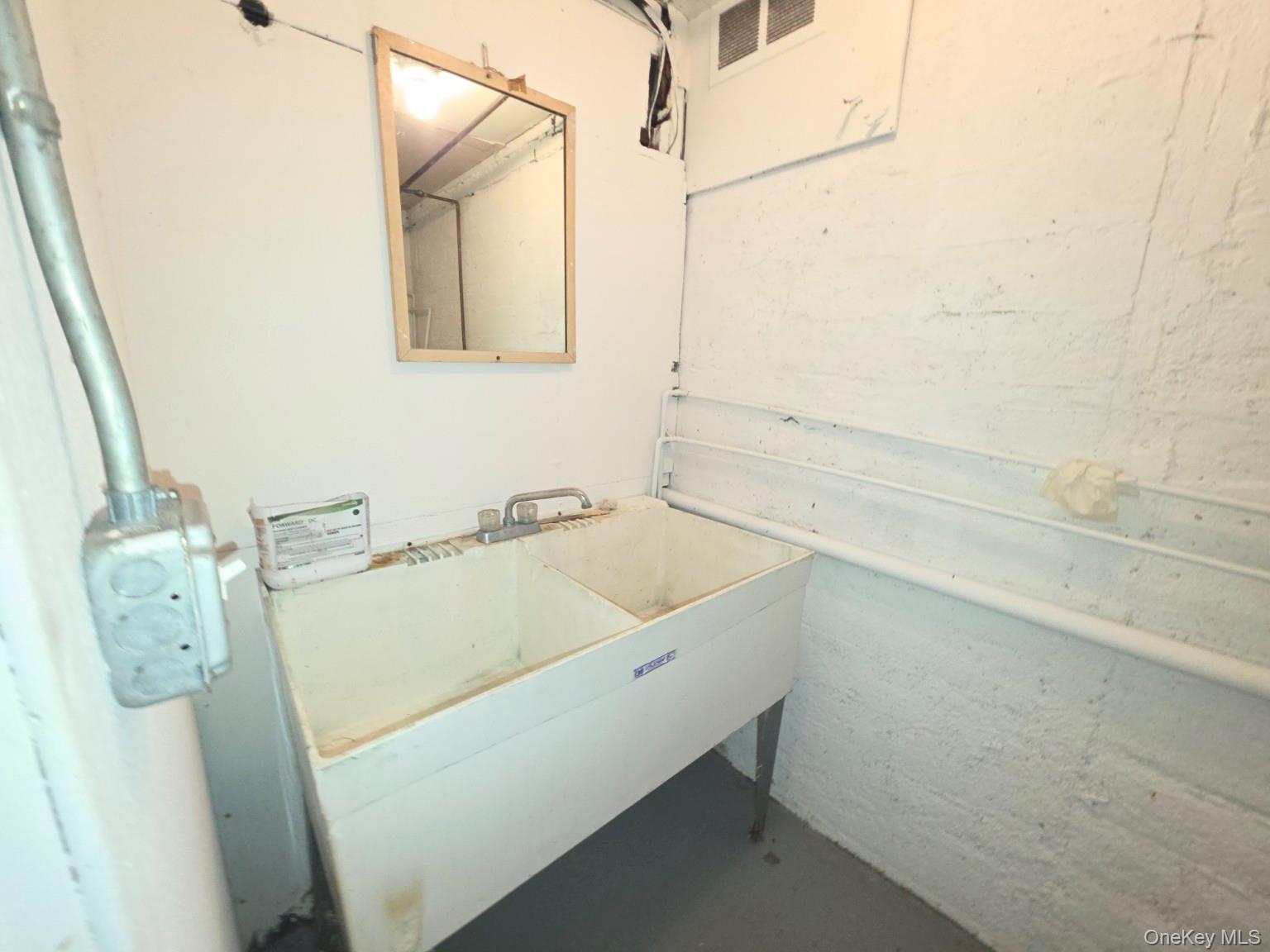 350-354 Great Neck Road – For Rent photo 3