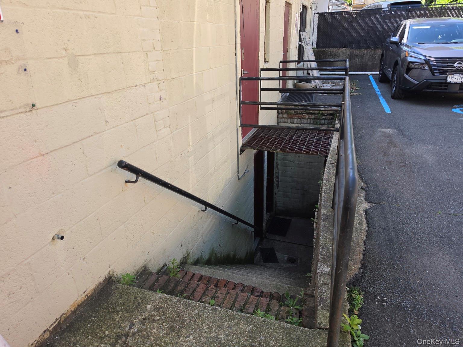 350-354 Great Neck Road – For Rent photo 4
