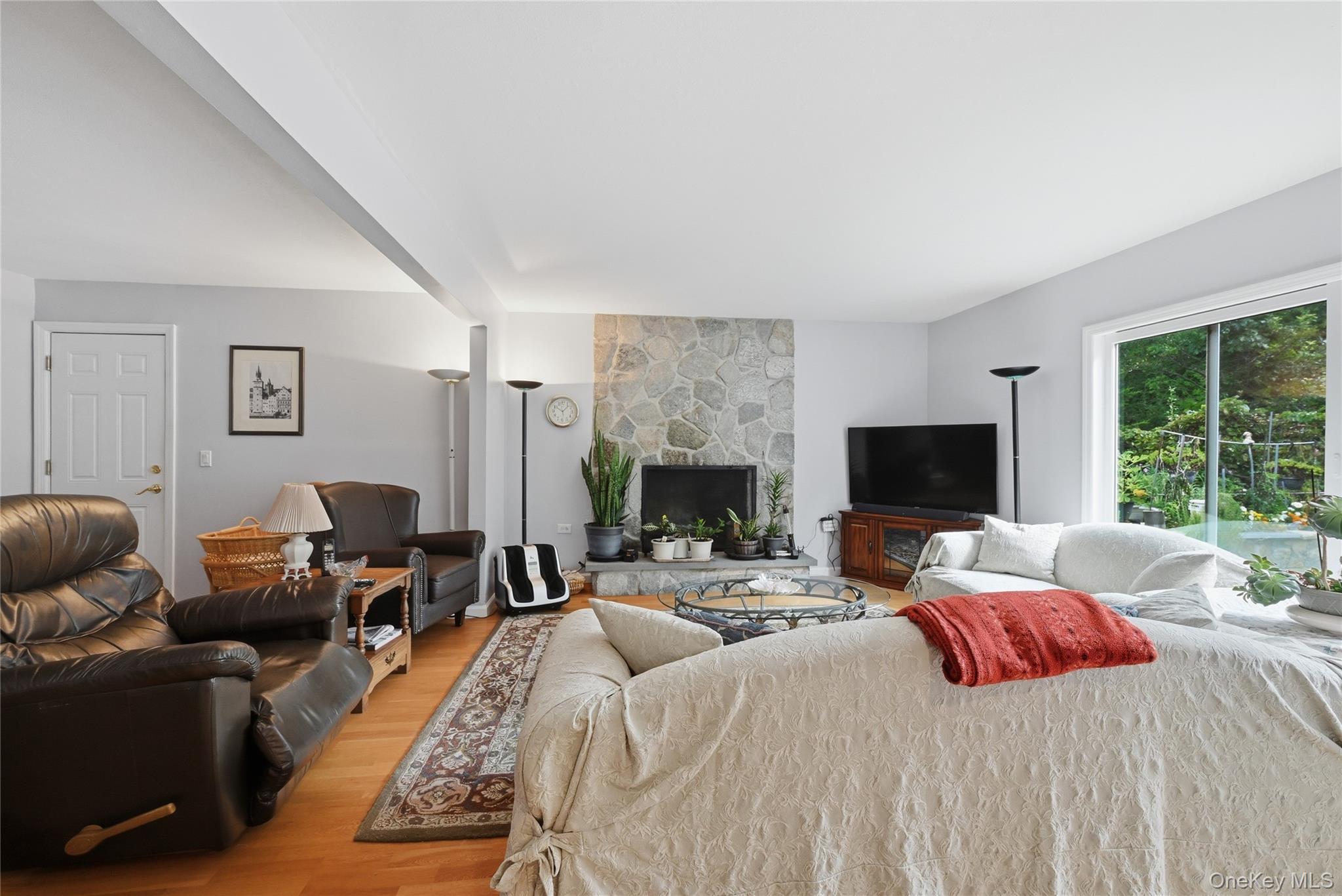 330 Lakeview Street – For Sale photo 10