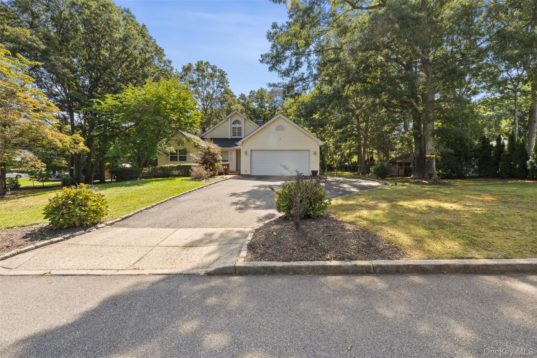 4 Thunderbird Court – For Sale
