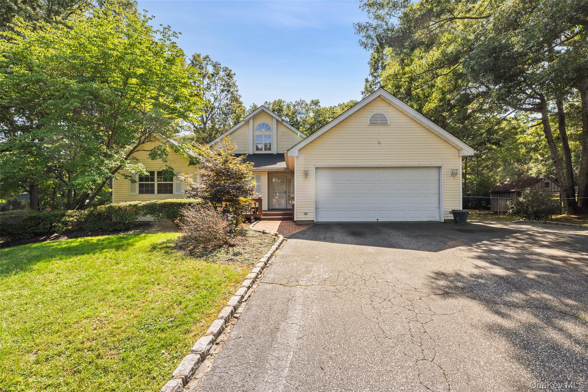 4 Thunderbird Court – For Sale photo 2