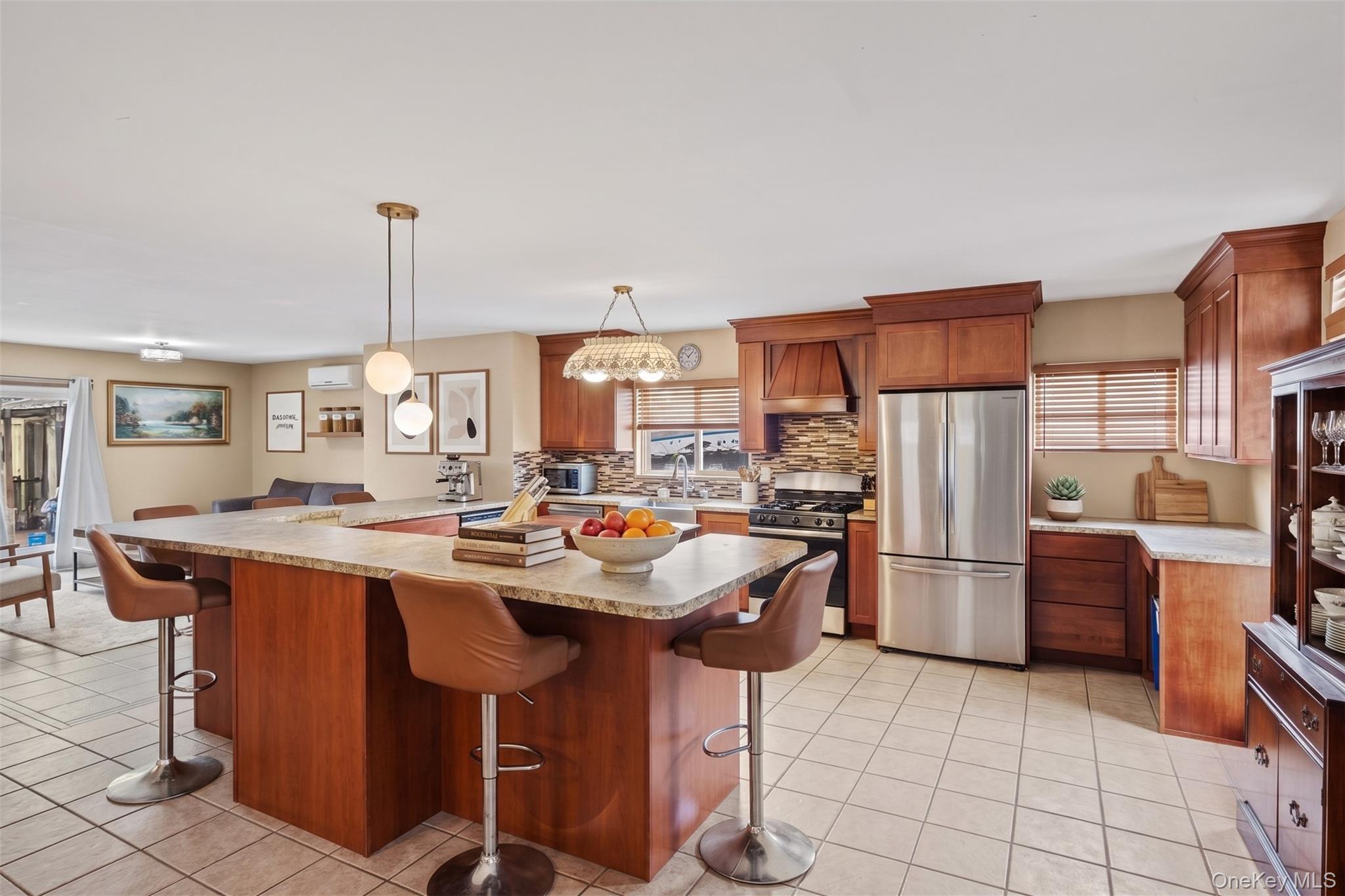 547 Sunnybrook Drive – For Sale photo 2