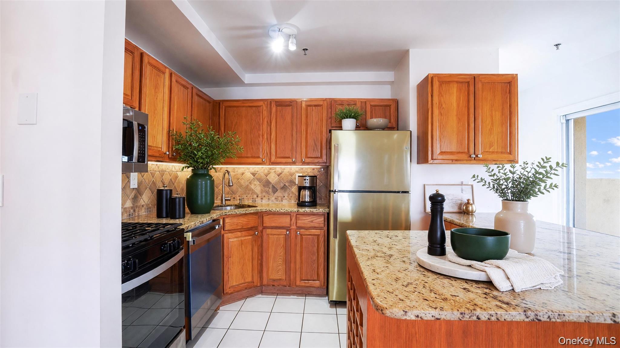 24 Pennyfield Avenue, Unit 2C photo 3