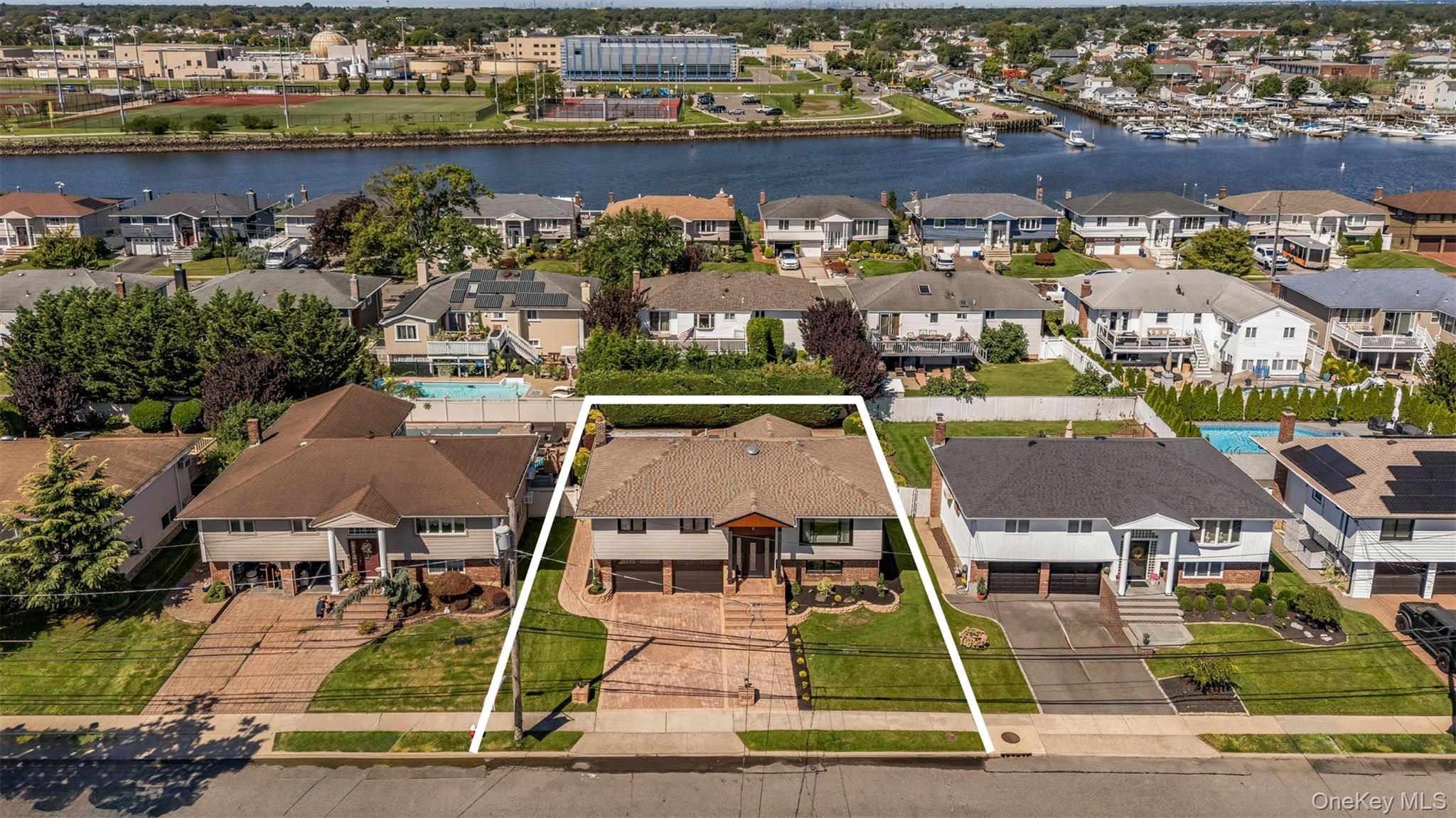 3260 Shore Road – For Sale photo 2