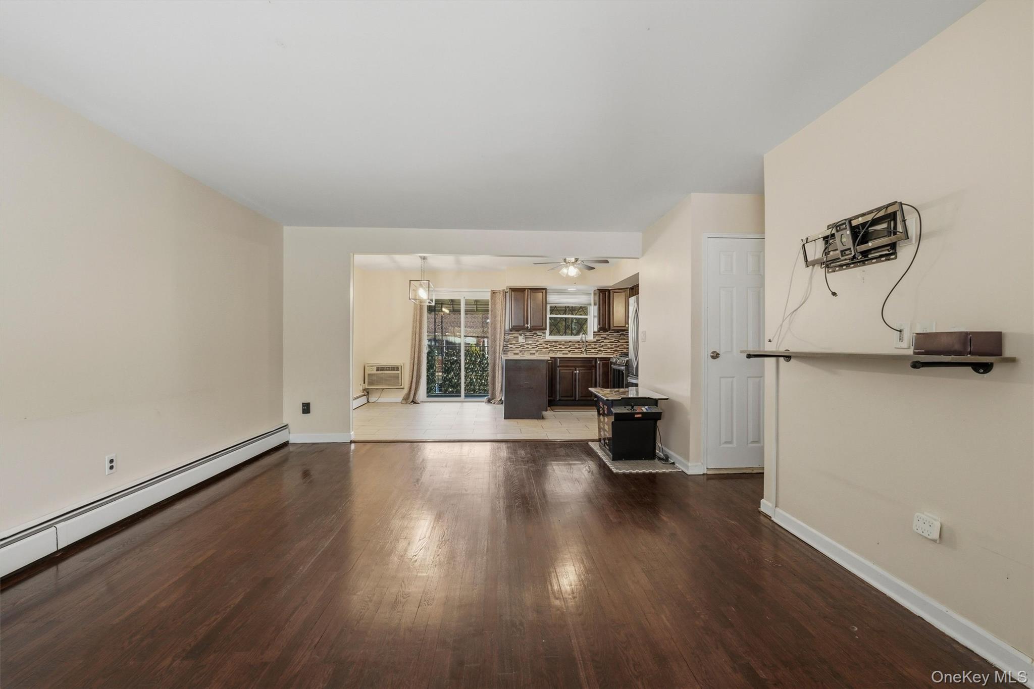 1018 Throggmorton Avenue – For Sale photo 8