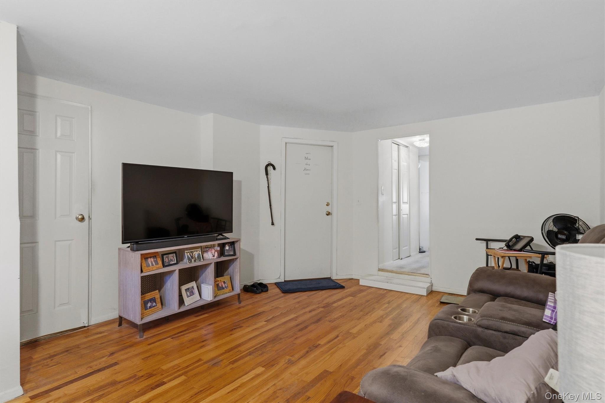 1018 Throggmorton Avenue – For Sale photo 36