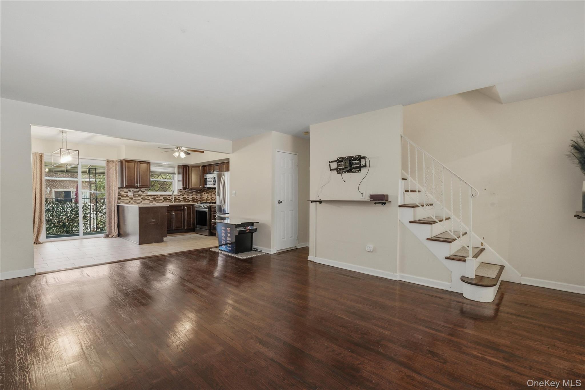 1018 Throggmorton Avenue – For Sale photo 9