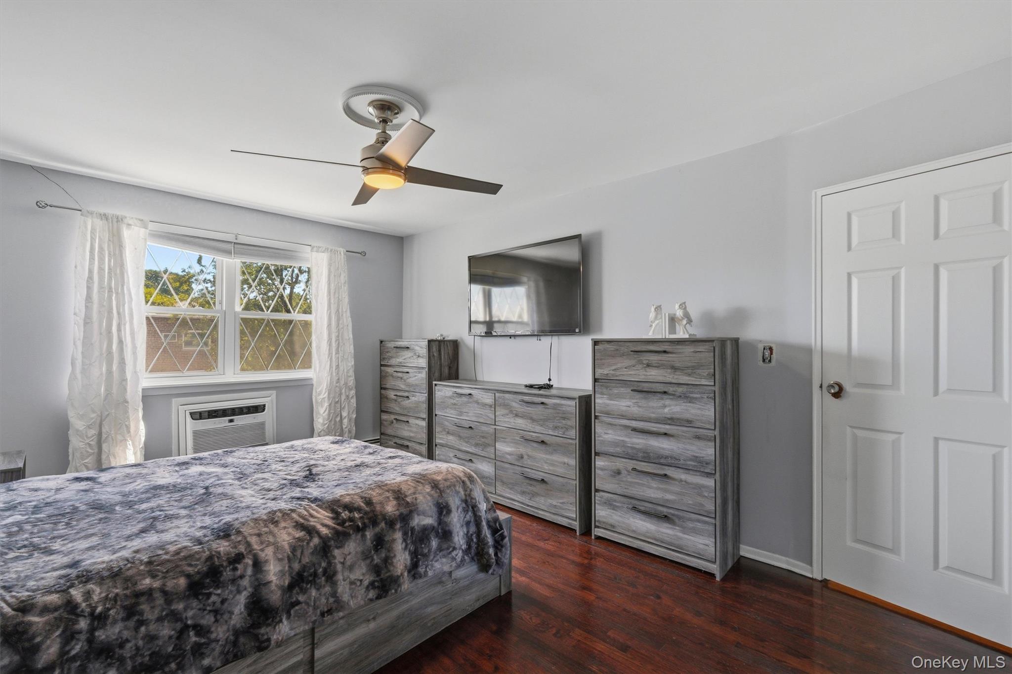 1018 Throggmorton Avenue – For Sale photo 28